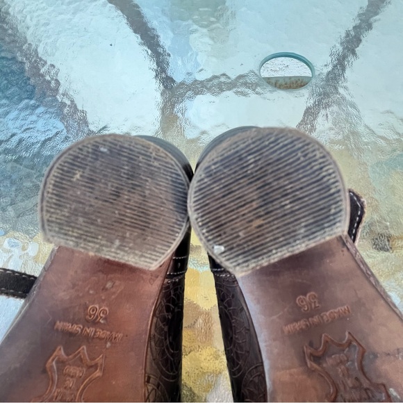 Neosens Rococo Tooled Brown Leather Mary Janes Spool Heel - Picture 11 of 14